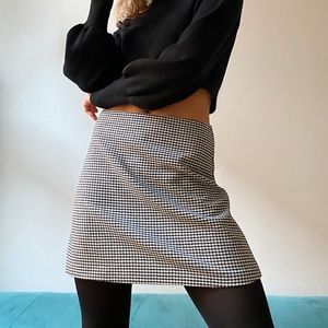 BNWOT⎜Aritzia Wilfred⎜NEW CLASSIC MINI SKIRT⎜CREAM / BLK HOUNDSTOOTH